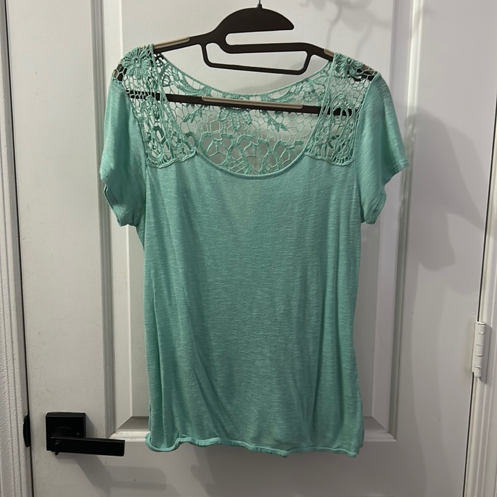 Light blue day trip med shirt